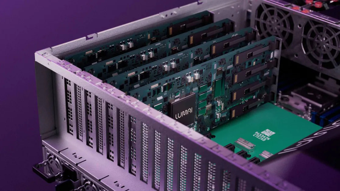Lumai ra mắt server AI quang học Iris Nova: giảm 90% năng lượng, chạy model tỷ tham số bằng ánh sáng